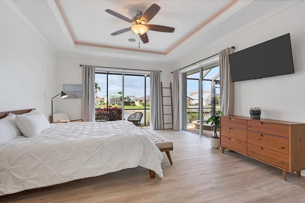 Sandpiper Sanctuary -waterfront Luxury With Private Pool, Spa & Dock 3 Bedroom Home