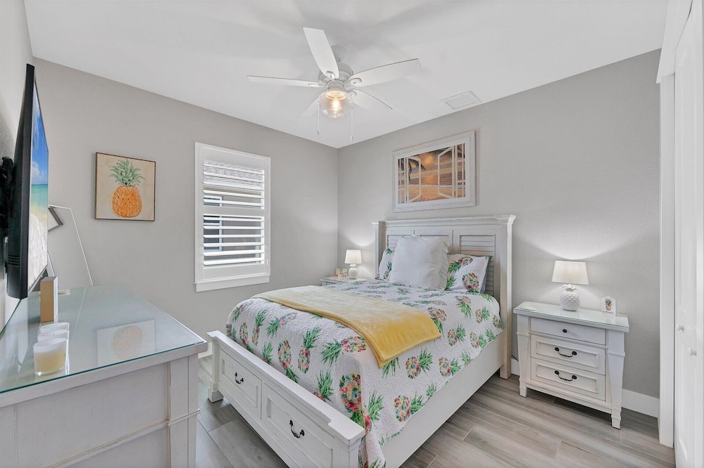 South Gulf Cove 3 Bedroom Pool + Spa on Canal Private Home 3 Home