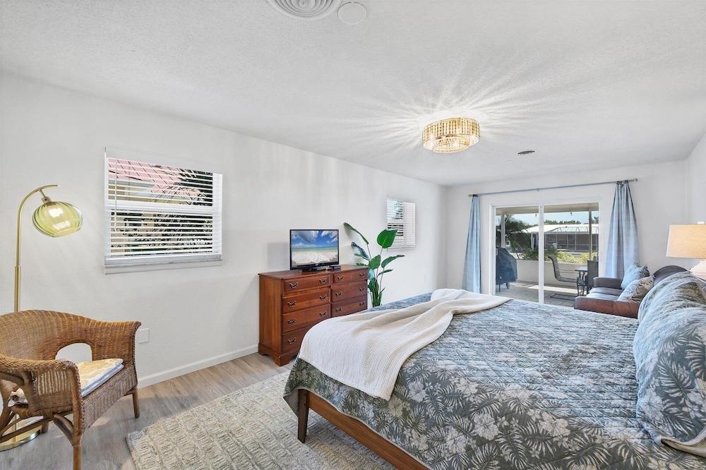 Harbor Heights Private Pool Vacation Home On Canal With Bbq And Dock 2 Bedroom Home