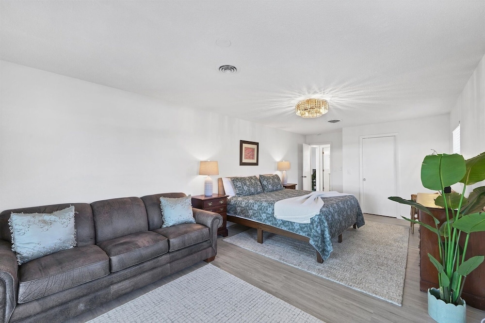 Harbor Heights Private Pool Vacation Home On Canal With Bbq And Dock 2 Bedroom Home