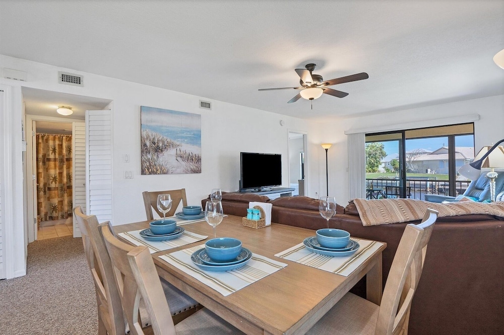 Punta Gorda 2-Bedroom Canalfront Condo with Dock and Pool 2 Condo
