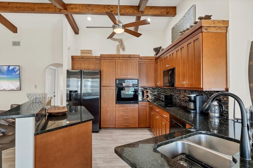 Punta Gorda 3-Bedroom Canalfront Vacation Home with Dock 3 Home