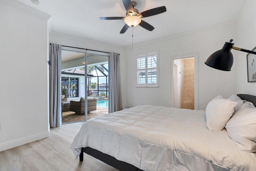 Sandpiper Sanctuary -waterfront Luxury With Private Pool, Spa & Dock 3 Bedroom Home