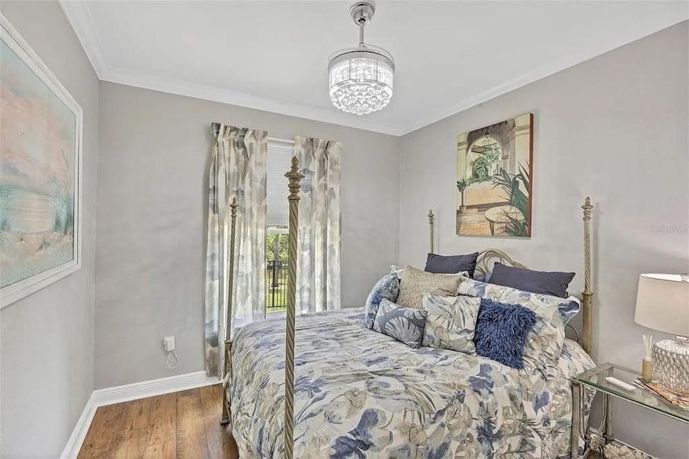 The Sanctuary - Private Pool+spa Vacation Home - Only 5 Minutes To The Gulf Coast! 3 Bedroom Home