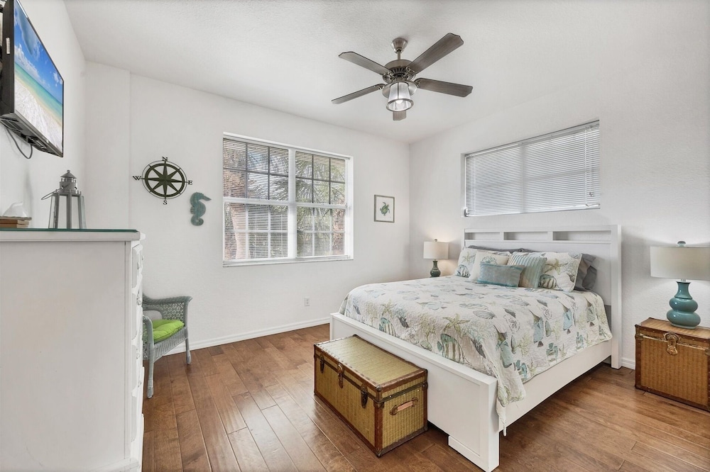 Port Charlotte 4 Bedroom Pool Vacation Home on Canal 4 Home