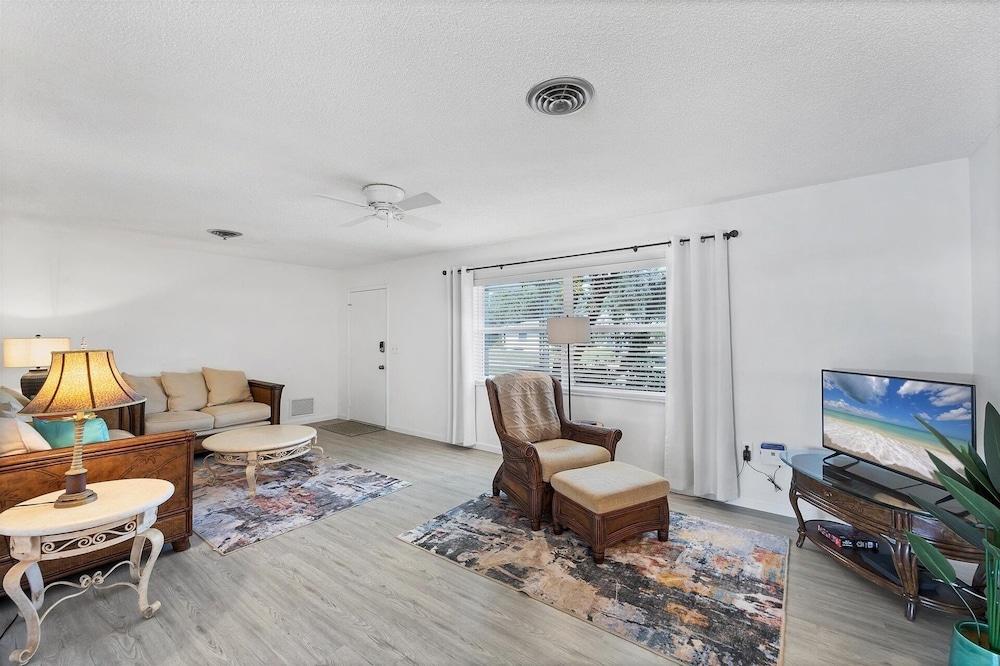Harbor Heights Private Pool Vacation Home On Canal With Bbq And Dock 2 Bedroom Home