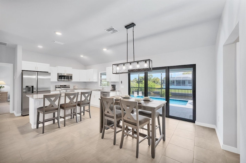 Punta Gorda 4-Bedroom Private Pool Home on Canal 4 Home