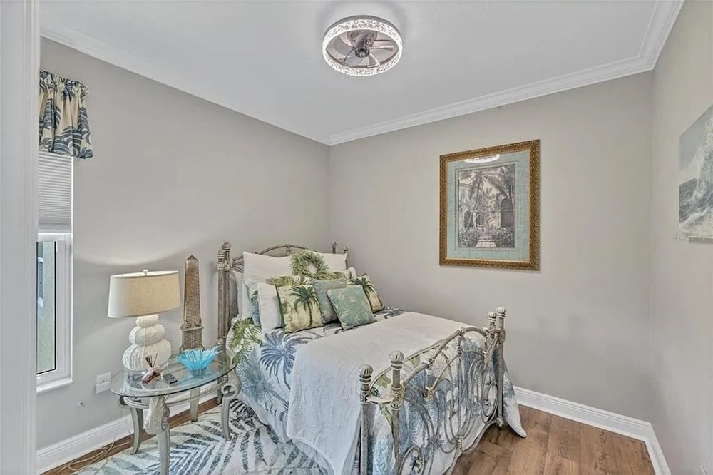 The Sanctuary - Private Pool+spa Vacation Home - Only 5 Minutes To The Gulf Coast! 3 Bedroom Home