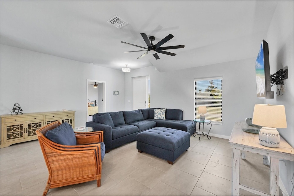Punta Gorda 4-Bedroom Private Pool Home on Canal 4 Home