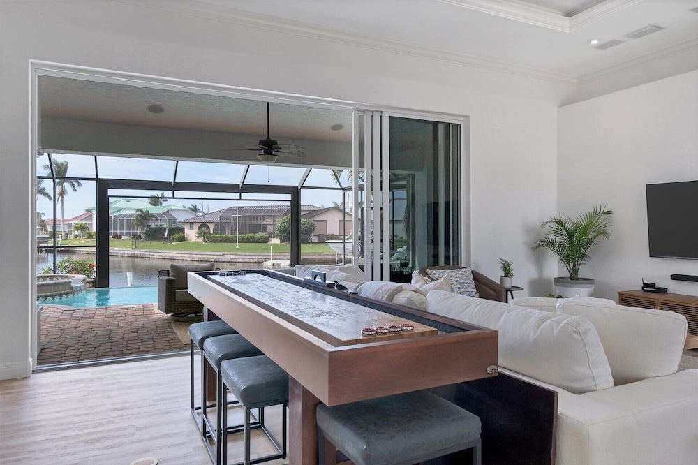 Sandpiper Sanctuary -waterfront Luxury With Private Pool, Spa & Dock 3 Bedroom Home