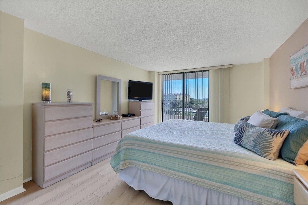 Anchorage Resort 5th Floor 2 bedroom condo with Beach Access 2 Condo