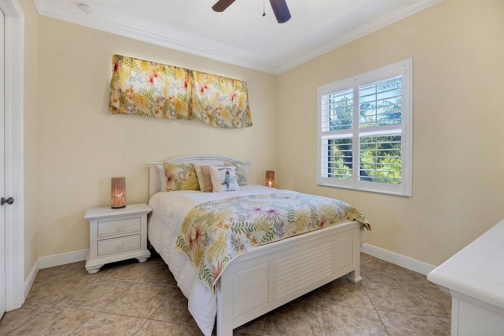 Villa Sol South Gulf Cove! Pool/spa Waterfront Canal W Dock 3 Bedroom Home