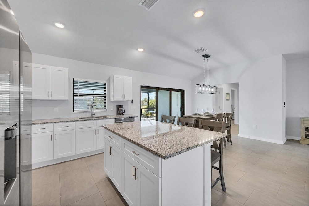 Punta Gorda 4-Bedroom Private Pool Home on Canal 4 Home