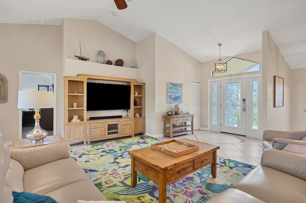 Punta Gorda Isles 3 Bedroom Private Pool+Spa Home on Canal 3 Home