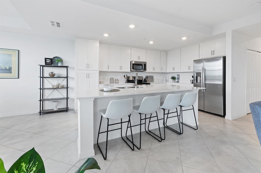 14131 Heritage Landing Blvd. #833