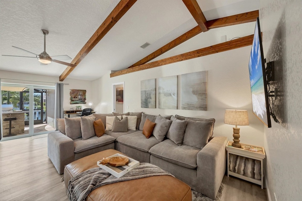 Punta Gorda 3-Bedroom Canalfront Vacation Home with Dock 3 Home