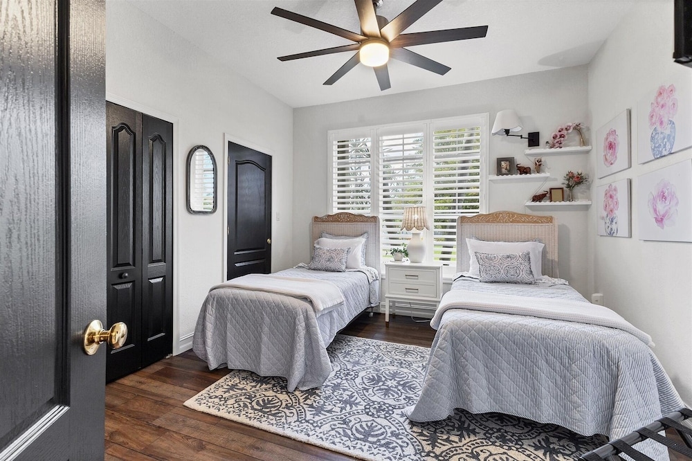 Punta Gorda Isles 4-Bedroom Private Pool Home on Canal 4 Home