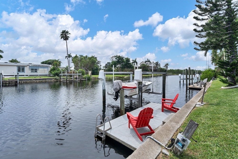 Punta Gorda 3-Bedroom Canalfront Pool Vacation Home with Dock 3 Home