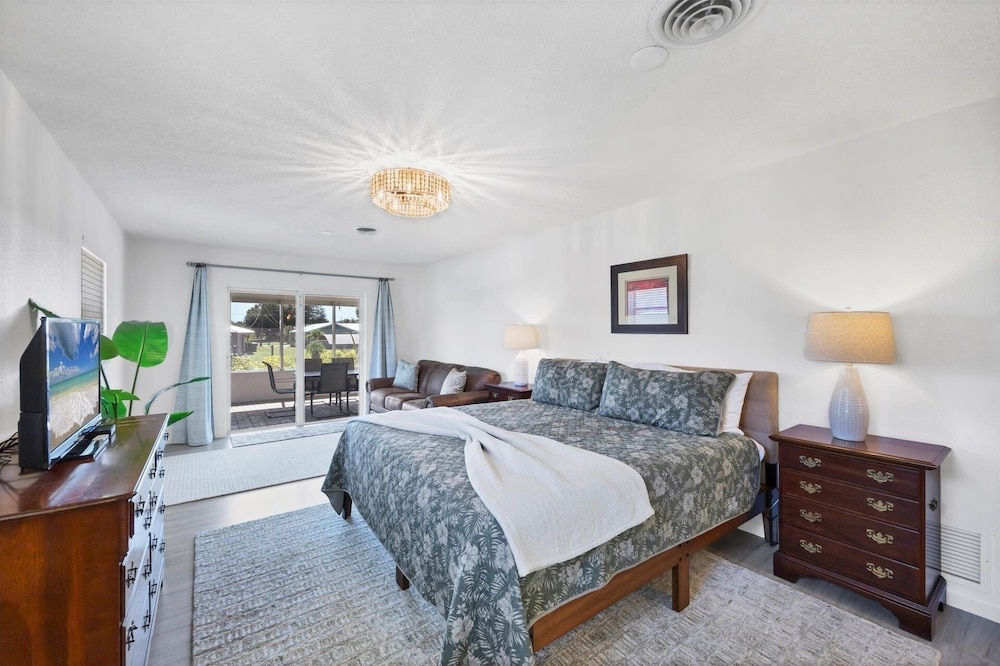 Harbor Heights Private Pool Vacation Home On Canal With Bbq And Dock 2 Bedroom Home