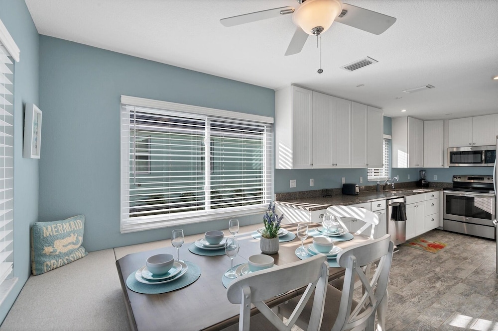 South Gulf Cove 2 Bedroom Canal Pool Home 2 Home