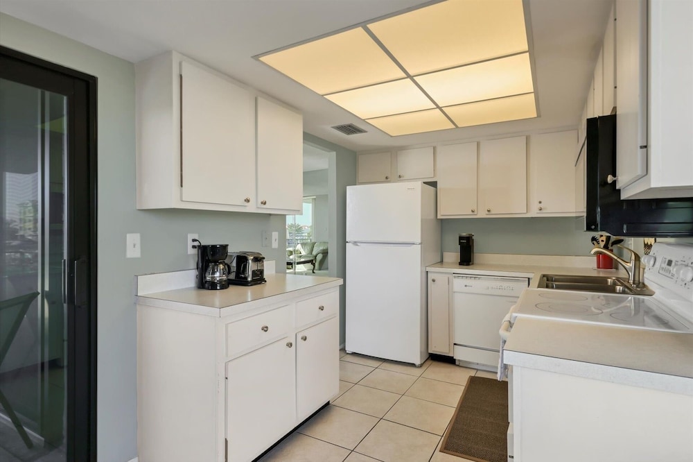 Anchorage Resort 2 bedroom, 4th Floor Condo Southern View Siesta Key 2 Condo