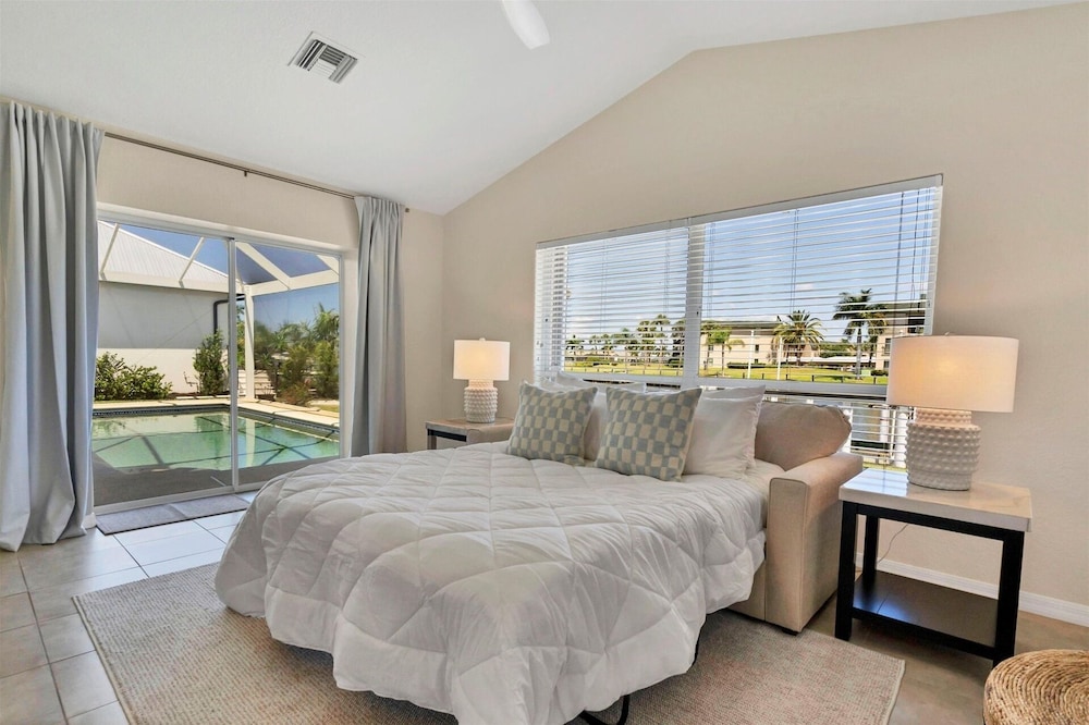 Punta Gorda Isles 3 Bedroom Pool+Hot Tub Home 2 Home