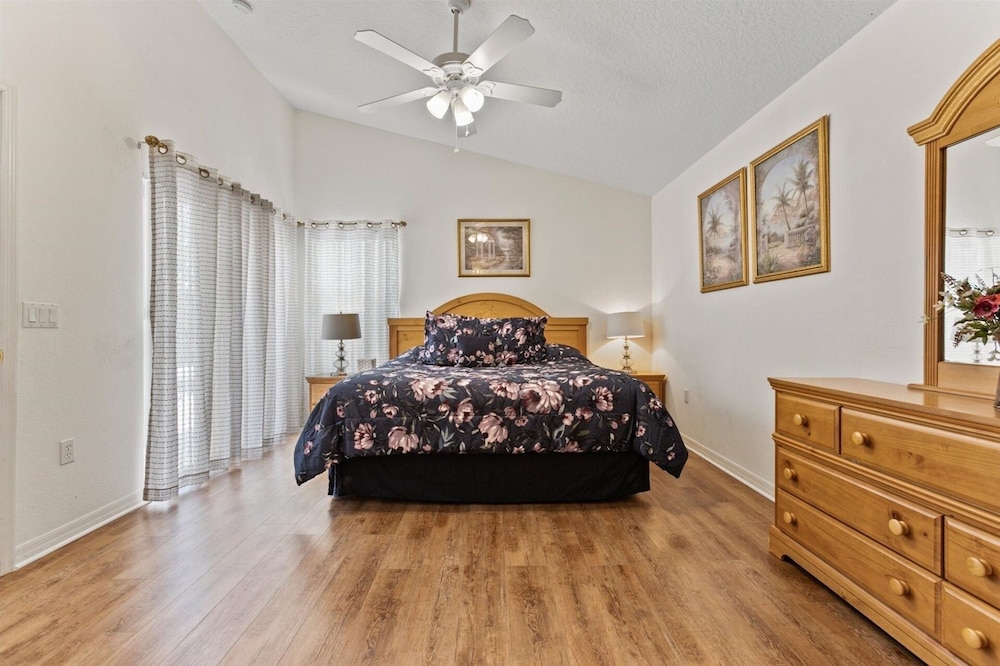 4 Bedroom Private Pool+Spa Home 8 Miles to Disney 4 Home