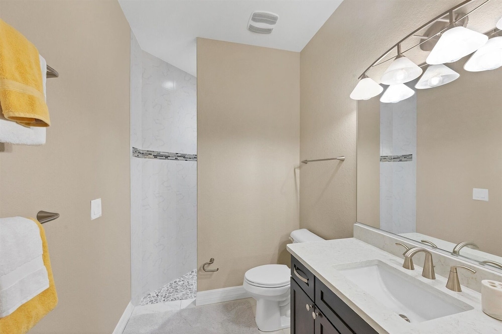 Englewood 5 Bedroom Pool Home 3 miles to Gulf Beaches! 5 Home