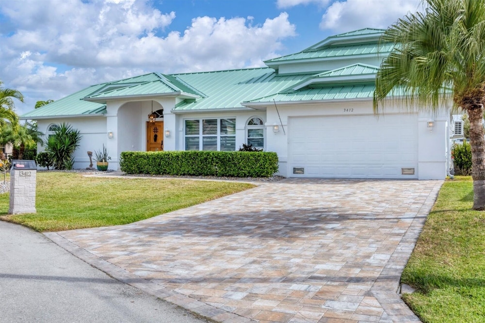 Punta Gorda Isles Private Pool Vacation Home - Waterfront Canal Views 4 Bedroom Home