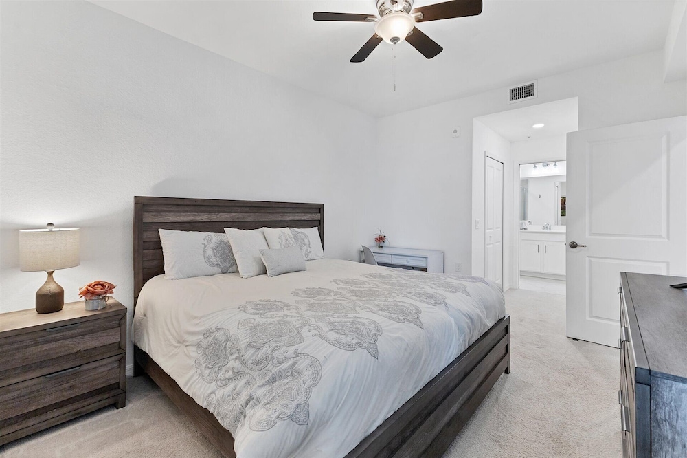 14131 Heritage Landing Blvd. #833