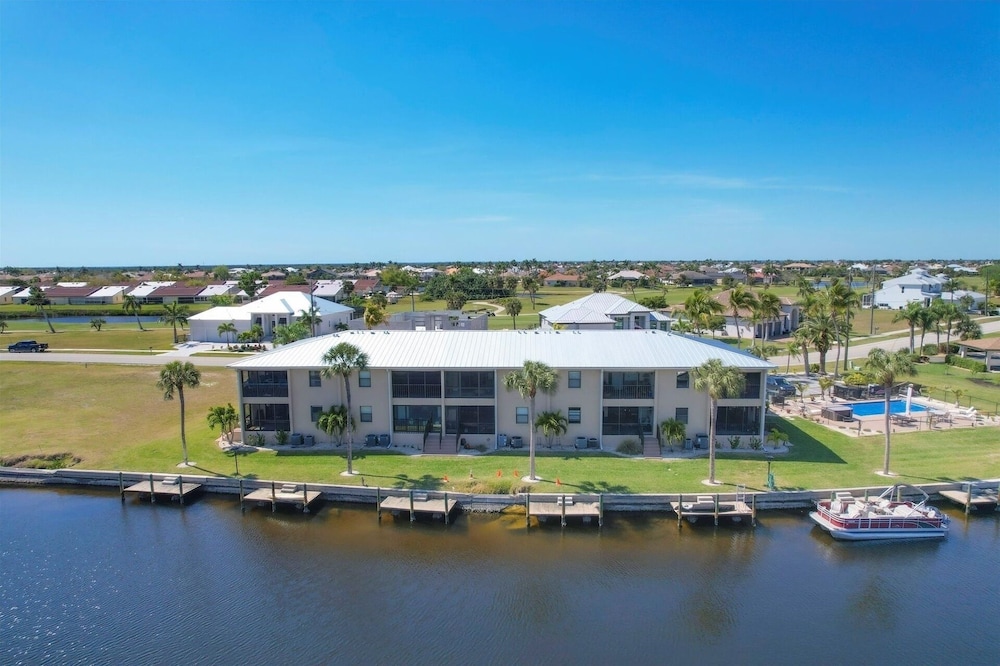 Punta Gorda 2-Bedroom Canalfront Condo with Dock and Pool 2 Condo