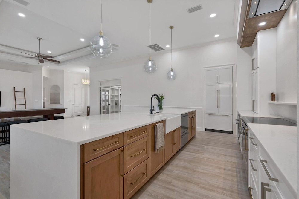 Sandpiper Sanctuary -waterfront Luxury With Private Pool, Spa & Dock 3 Bedroom Home