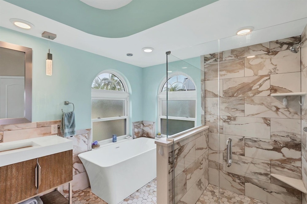 Punta Gorda Isles Private Pool Vacation Home - Waterfront Canal Views 4 Bedroom Home