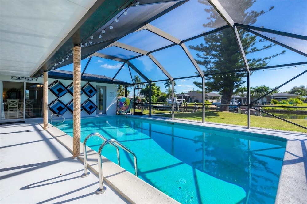 Cape Coral 3 Bedroom Private Pool Home - Canal Access 3 Home