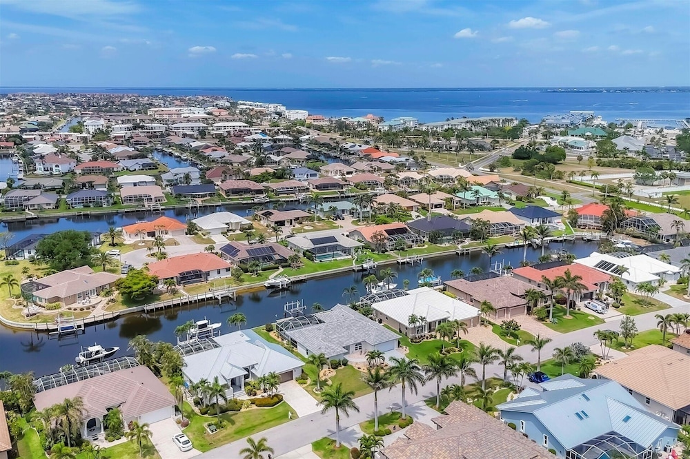 Punta Gorda 3-Bedroom Canalfront Vacation Home with Pool 3 Home