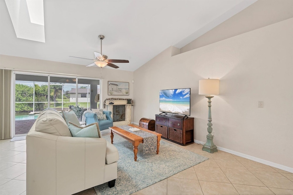 Cape Coral 3-Bedroom Canalfront Pool Vacation Home with Dock 3 Home