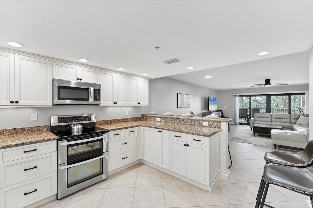Spacious Beachfront 3br Manasota Key Condo 3 Bedroom Condo
