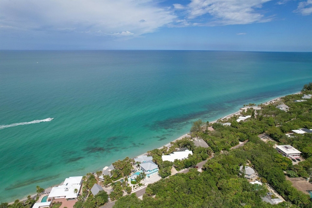Anchorage Resort 8th Floor Condo In Siesta Key With Private Beach Access, Pool, Boat Dock! 2 Bedroom Condo