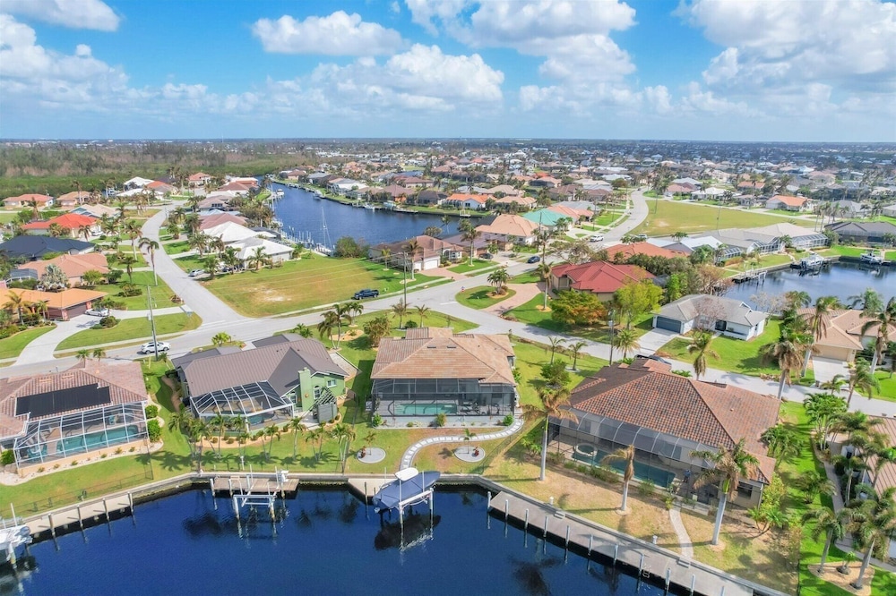 Punta Gorda 3-Bedroom Canalfront Pool Home with Dock 3 Home