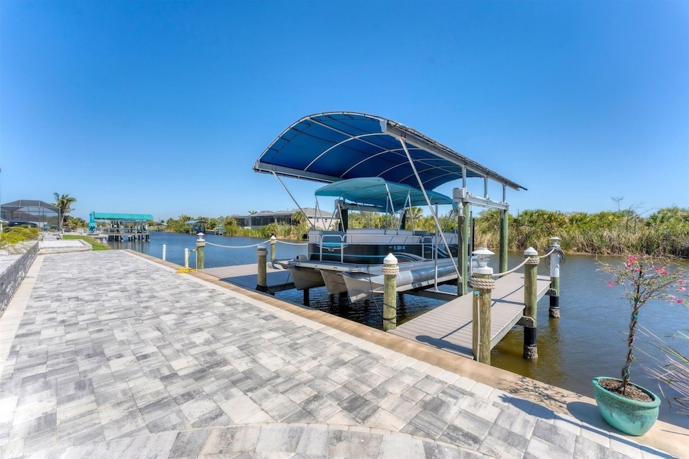 South Gulf Cove 3 Bedroom Pool + Spa on Canal Private Home 3 Home