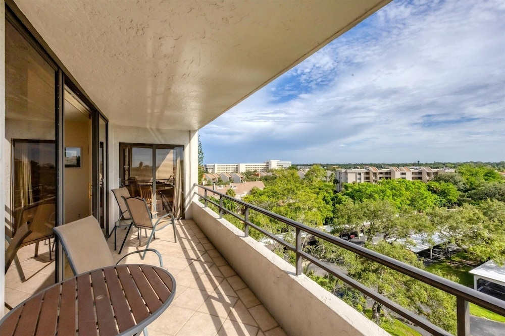 Anchorage Resort 7th Floor 2-Bedroom Condo w Private Balcony Beach Access 2 Condo