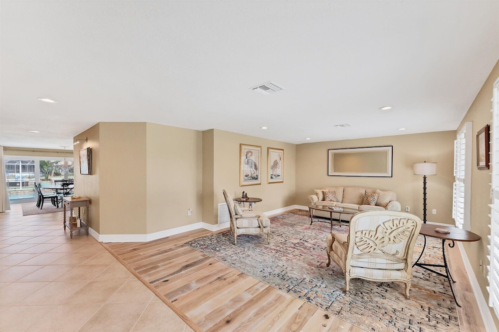 803 Napoli Lane