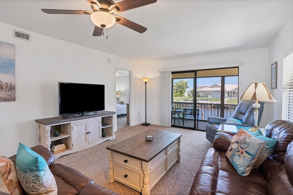 Punta Gorda 2-Bedroom Canalfront Condo with Dock and Pool 2 Condo