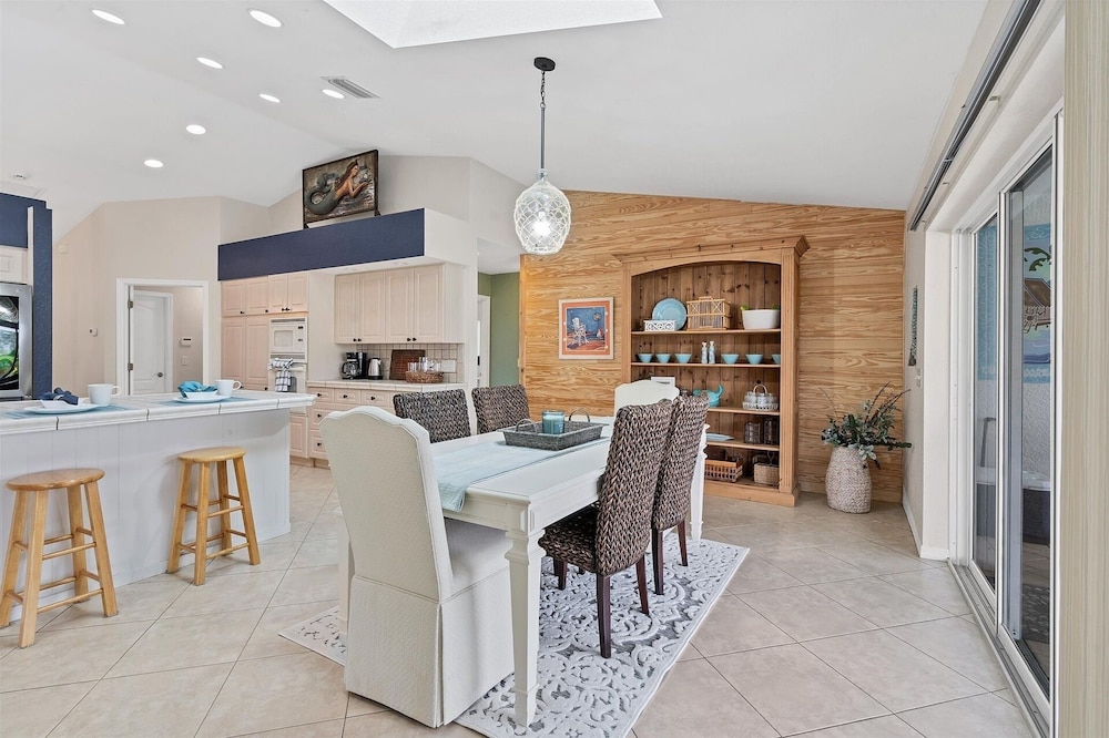 Cape Coral 3-Bedroom Canalfront Pool Vacation Home with Dock 3 Home