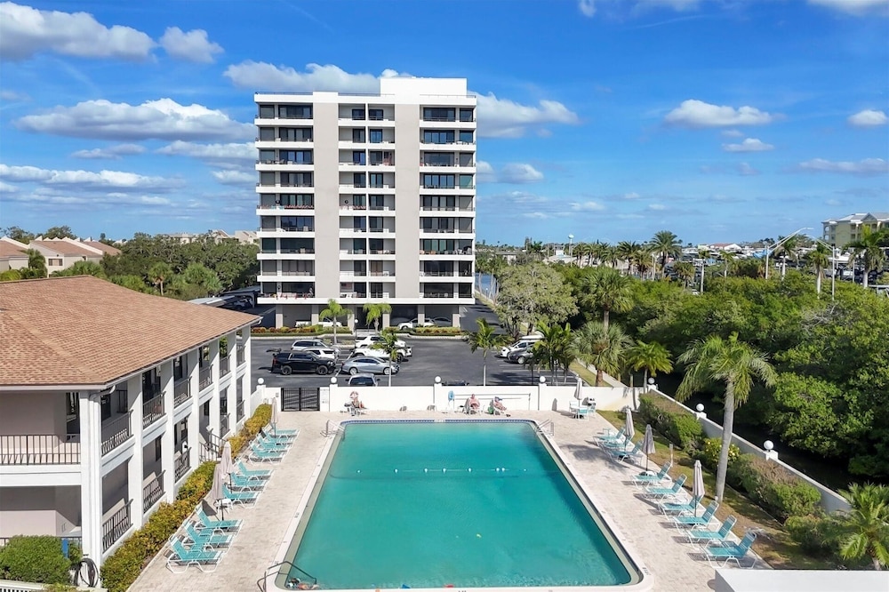 Anchorage Resort 2 Bedroom Condo 2nd Floor, Community Pool 2 Condo