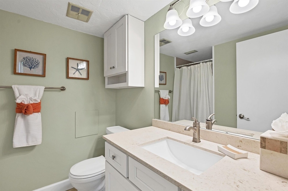 Venice Beach 2 Bedroom Condo with Beach Access+Community Pool 2 Condo
