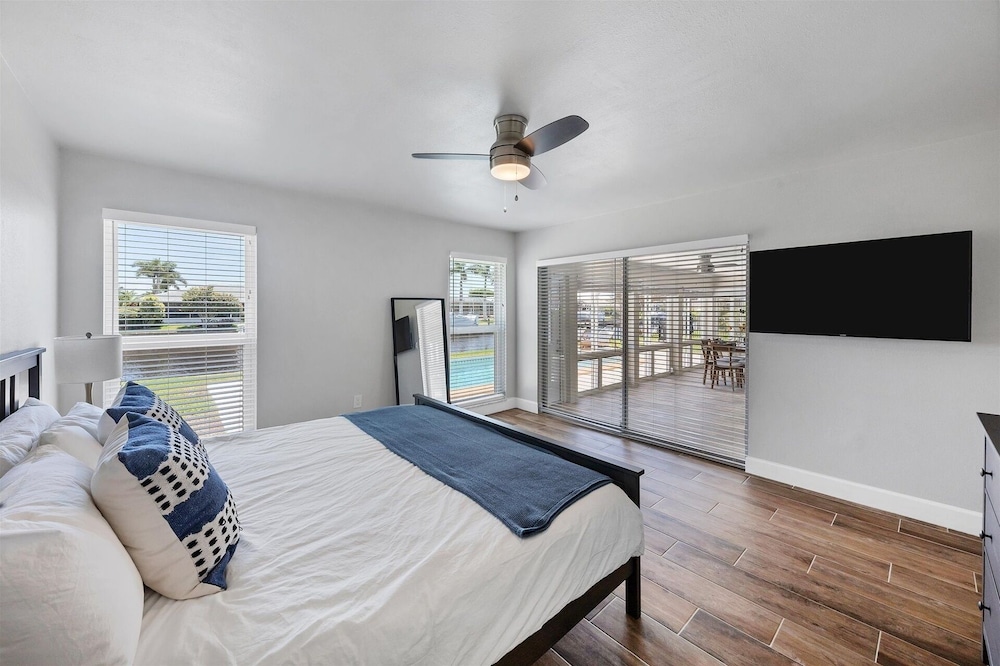 Punta Gorda Isles 2-Bedroom Private Pool Home on Canal with Dock 2 Home