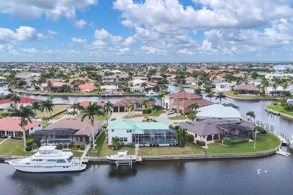 Punta Gorda Isles Private Pool Vacation Home - Waterfront Canal Views 4 Bedroom Home