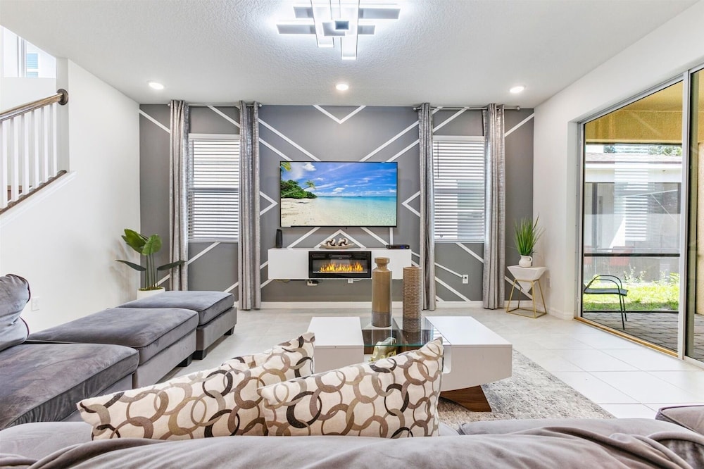 Solara Resort 7 Bedroom Home with Pool+Spa 7 Home