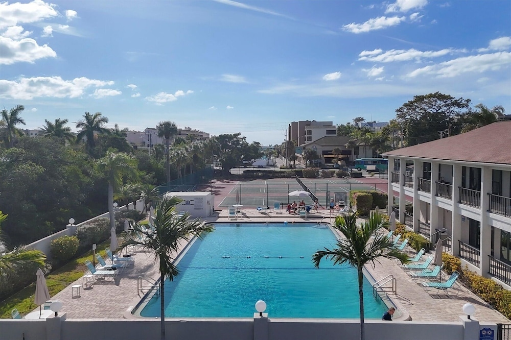 Anchorage Resort 2 bedroom, 4th Floor Condo Southern View Siesta Key 2 Condo